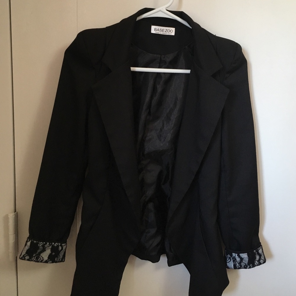 Lace cuffed blazer