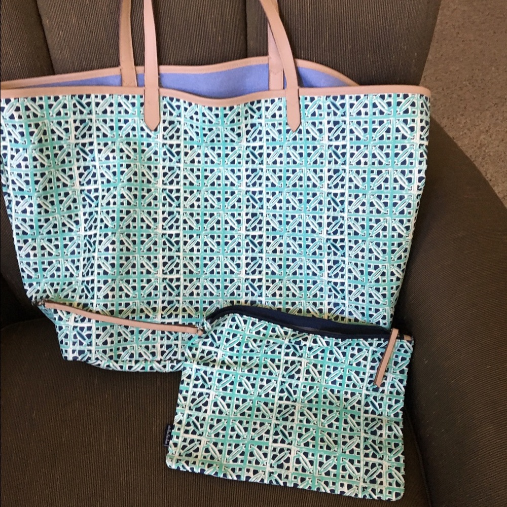 Stella & Dot Reversible Voyage Tote Chambray/Mint