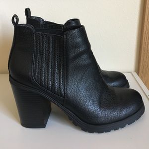 Sam & Libby black chunky heeled booties