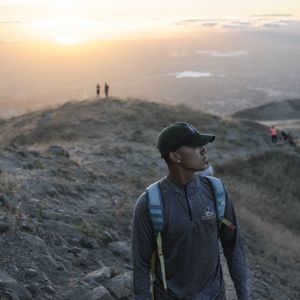 Meet your Posher, Sonny james