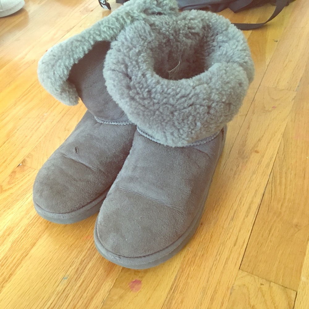 Gray uggs(cont of other post)
