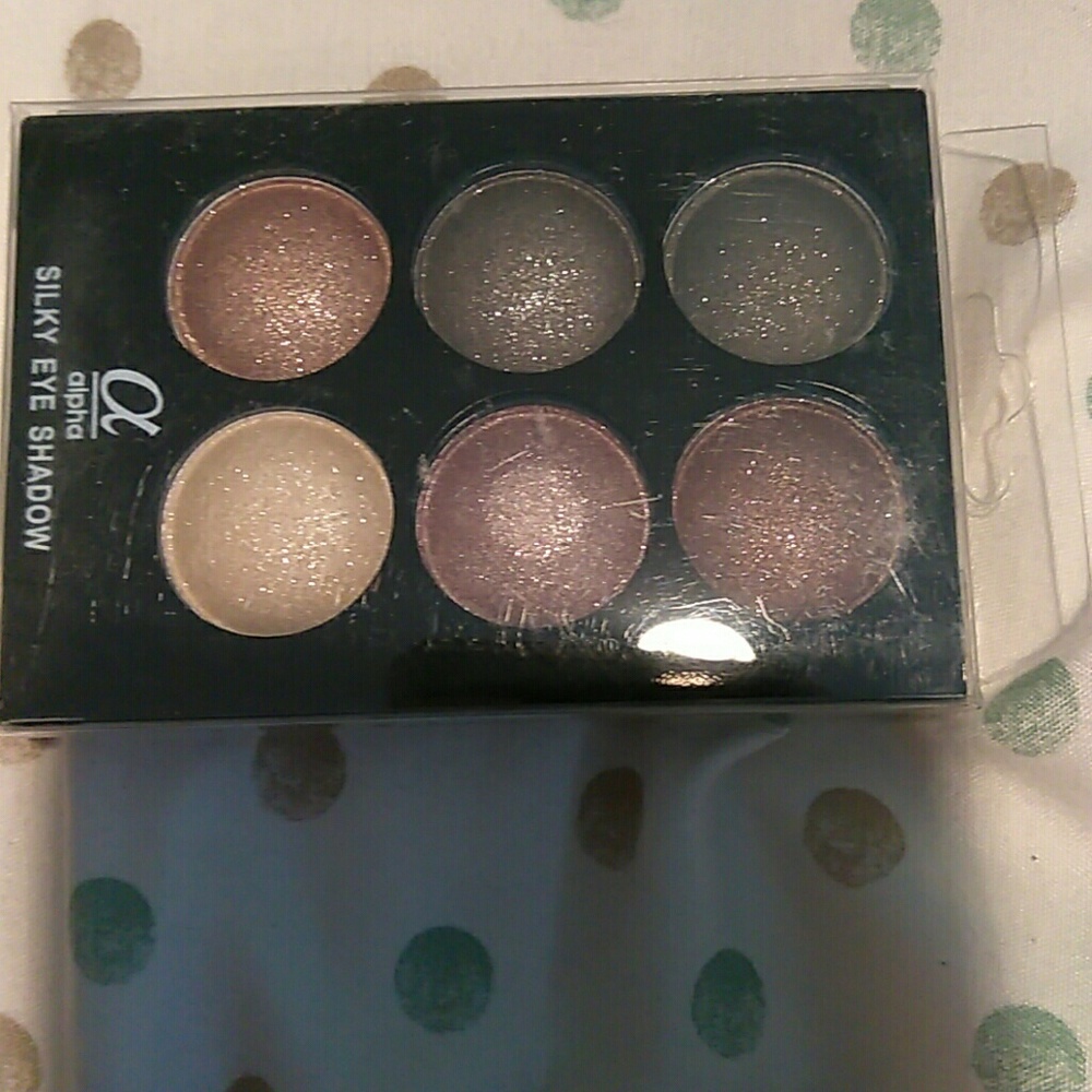 Eyeshadow - Picture 3 of 3