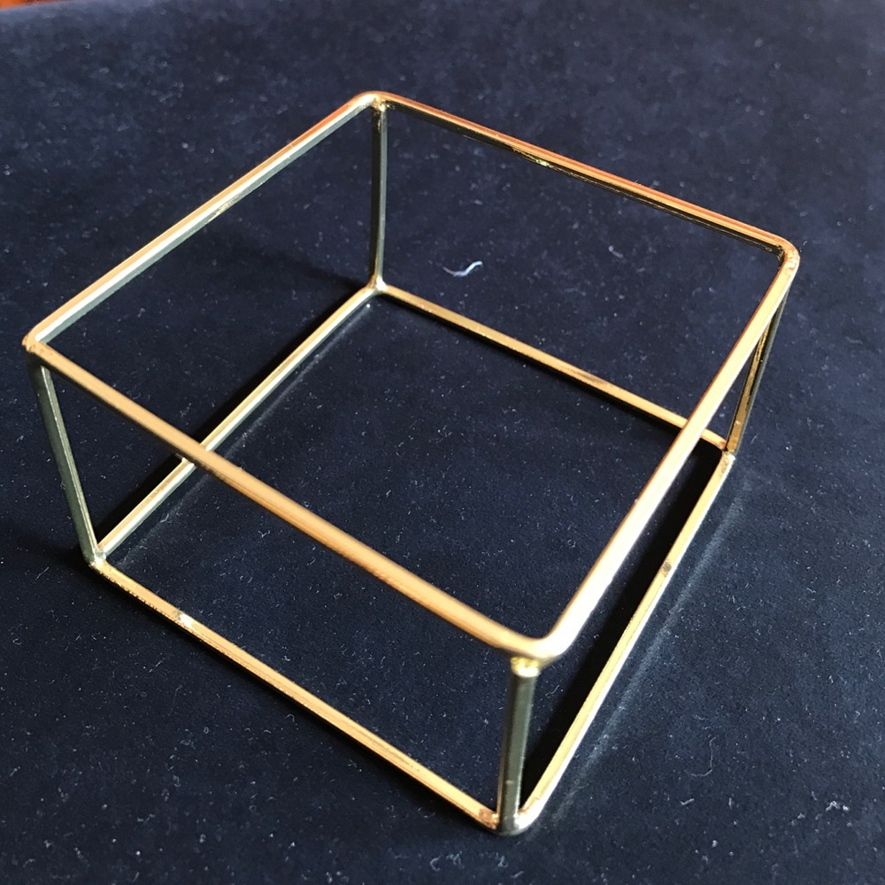 Square bangle
