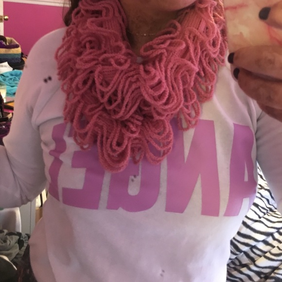 💗Pink Ruffled Scarf💗 - Picture 2 of 2