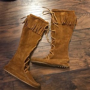Minnetonka suede fringe boots