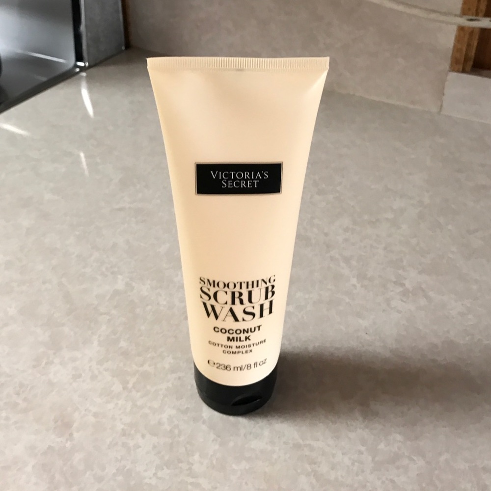 Smoothing scrub wash