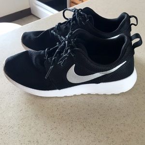 Women's Nike Black Roshe