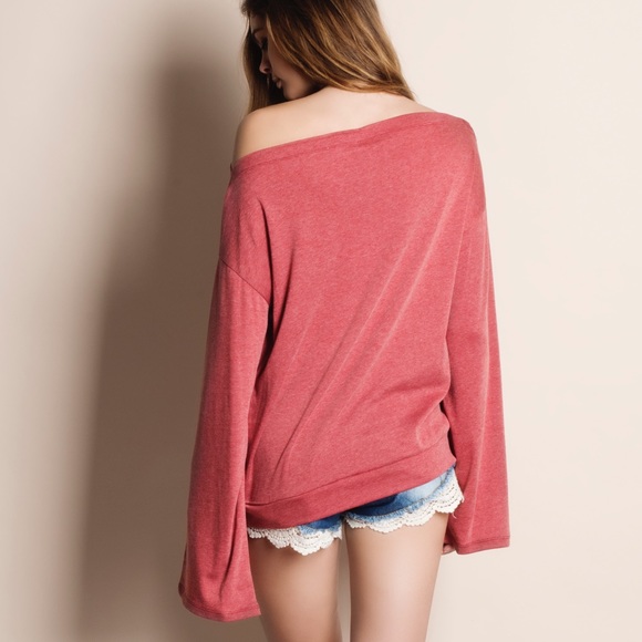 FLASH SALE 🌟 Oversized Off Shoulder Sweater Top - Picture 3 of 4