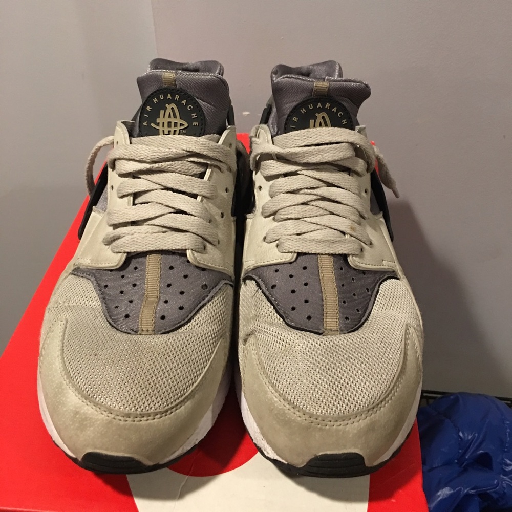 Men's 9 1/2 Nike Huaraches