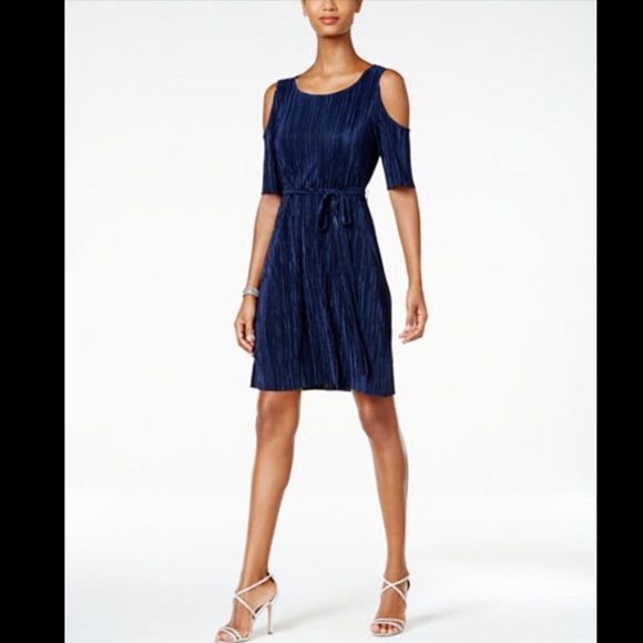 Blue cold shoulder pleated belted holiday dress - Picture 5 of 5