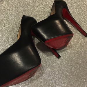 Christian louboutin daffodile pump