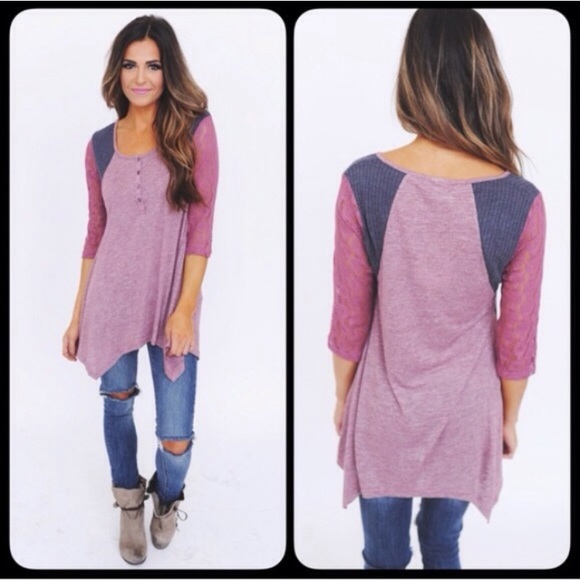 ❣RESTOCK❣ Two Tone Lace Sleeve Sharkbite Tunic - Picture 2 of 4