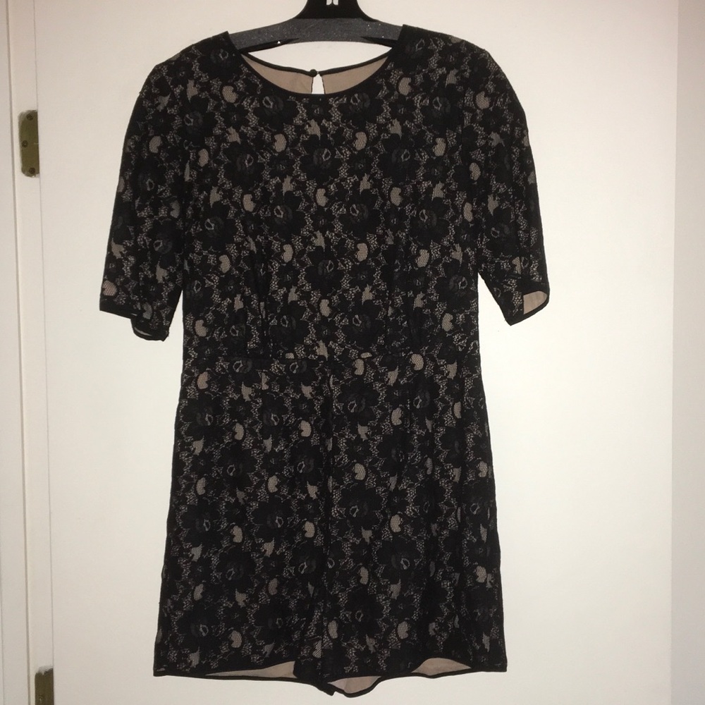 NWOT- Gorgeous BCBGMAXAZRIA lace romper, Size Small