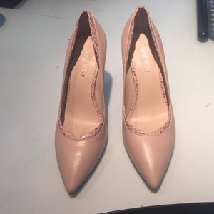 Nine West cream leather pumps