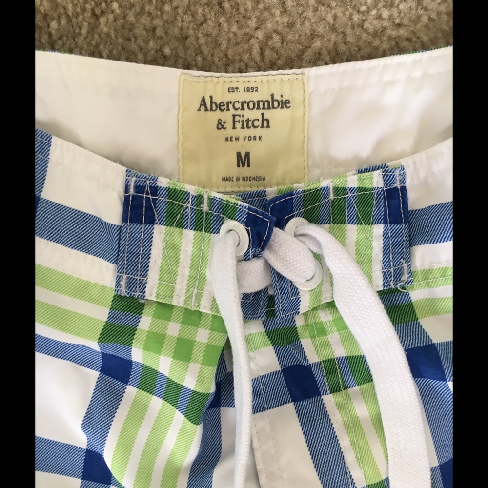 Shorts - Picture 2 of 3