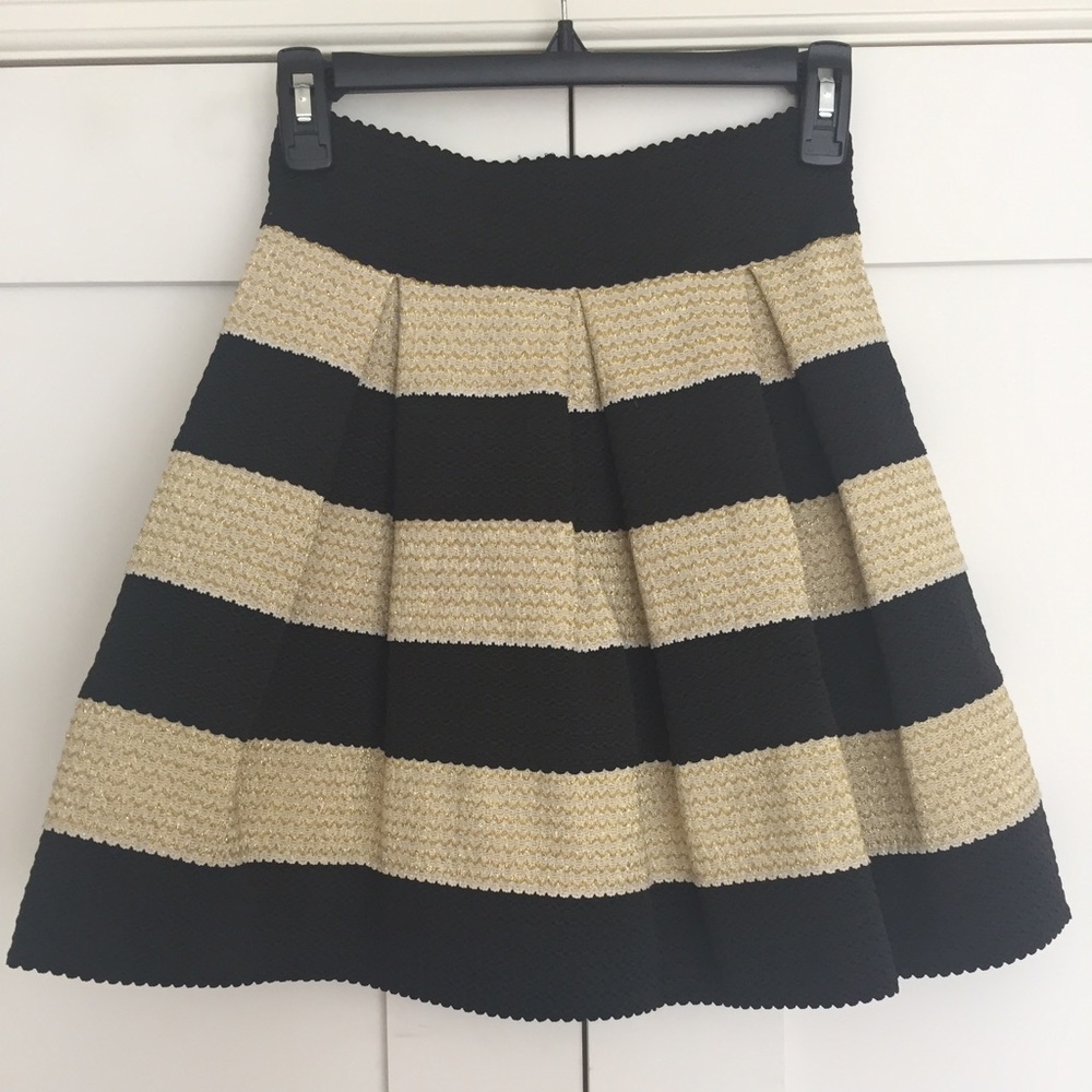 Beautifully tailored black/gold skirt