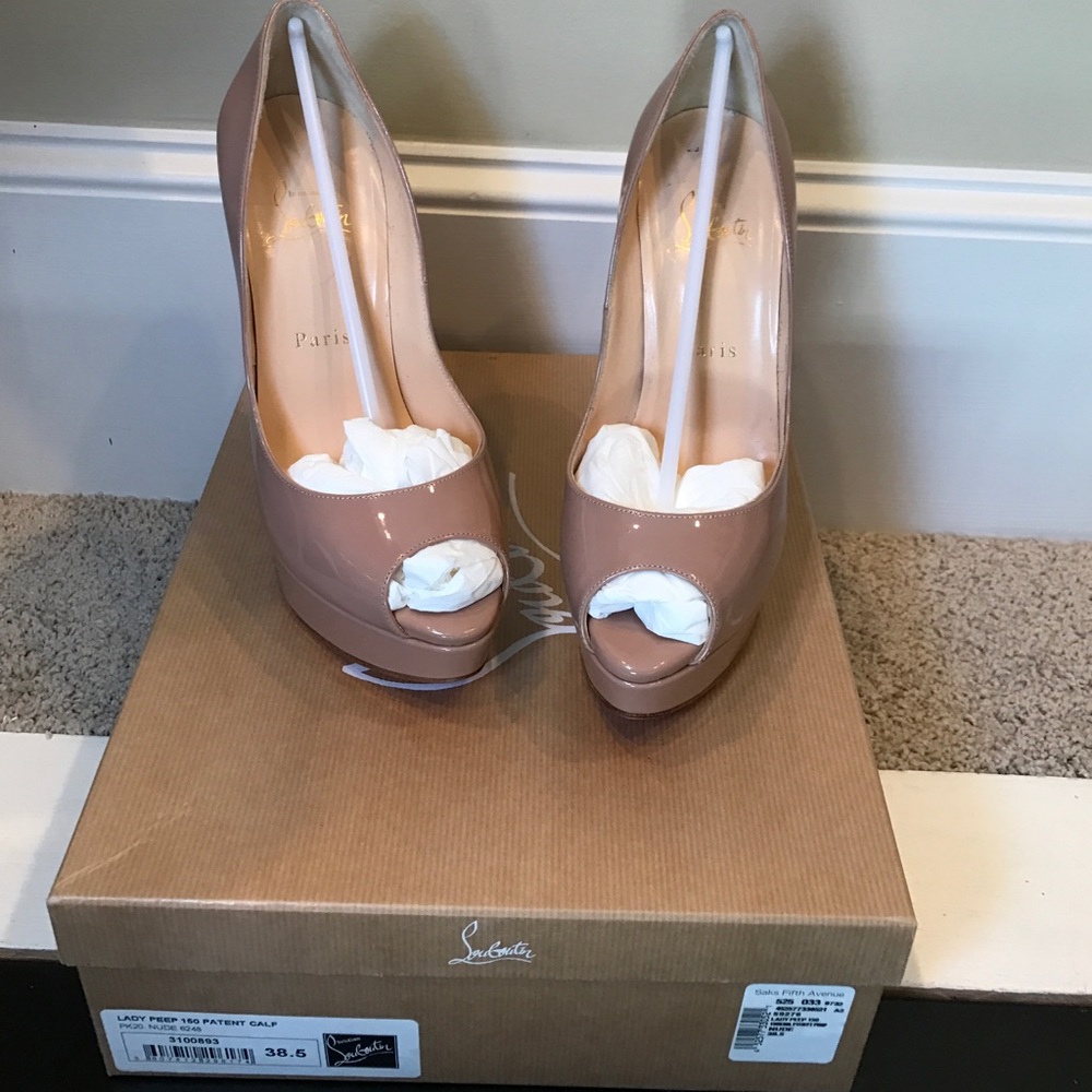 💥SOLD💥 Nude Louboutins