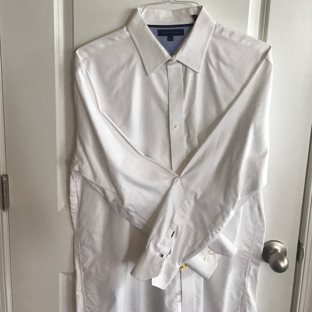 Tommy Hilfiger Men's Button Up size 17 1/2 , 32-33