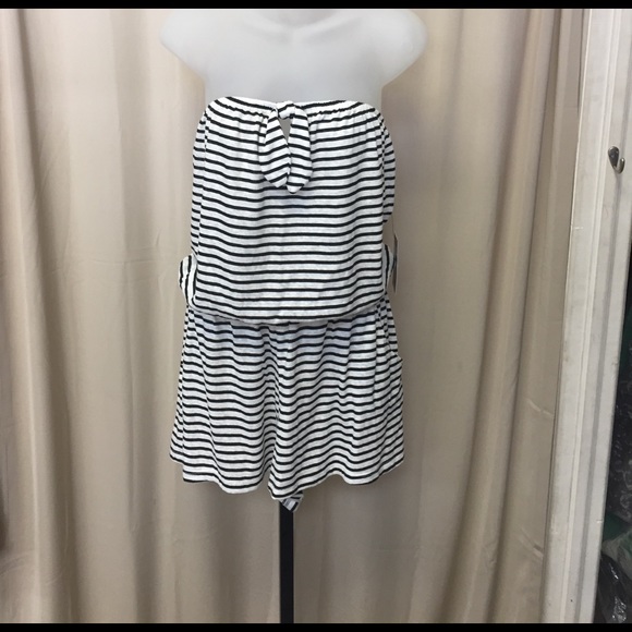 Express Other - Express Romper NWT Size Medium ⚡️PRICE IS FIRM⚡️❤️