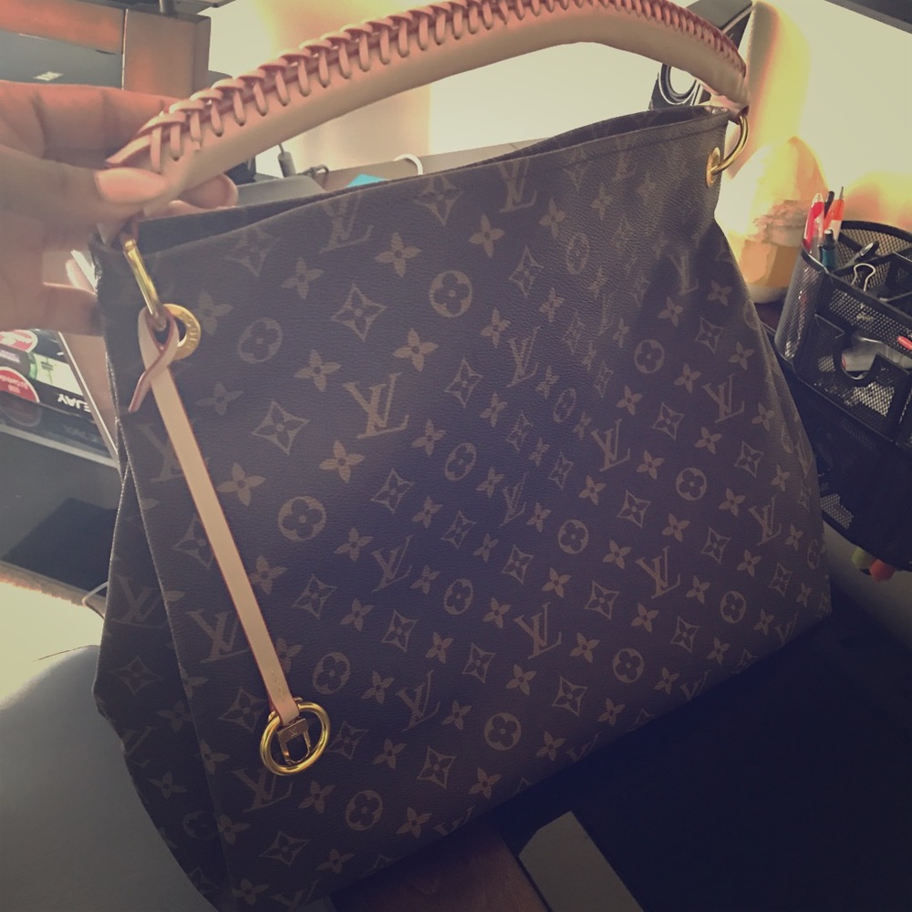 Louis Vuitton Artsy Bag