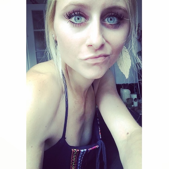 About Bethany 👋🏻 - Picture 3 of 4