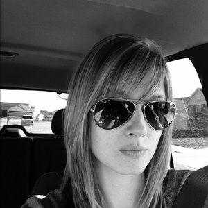 Meet your Posher, Dena