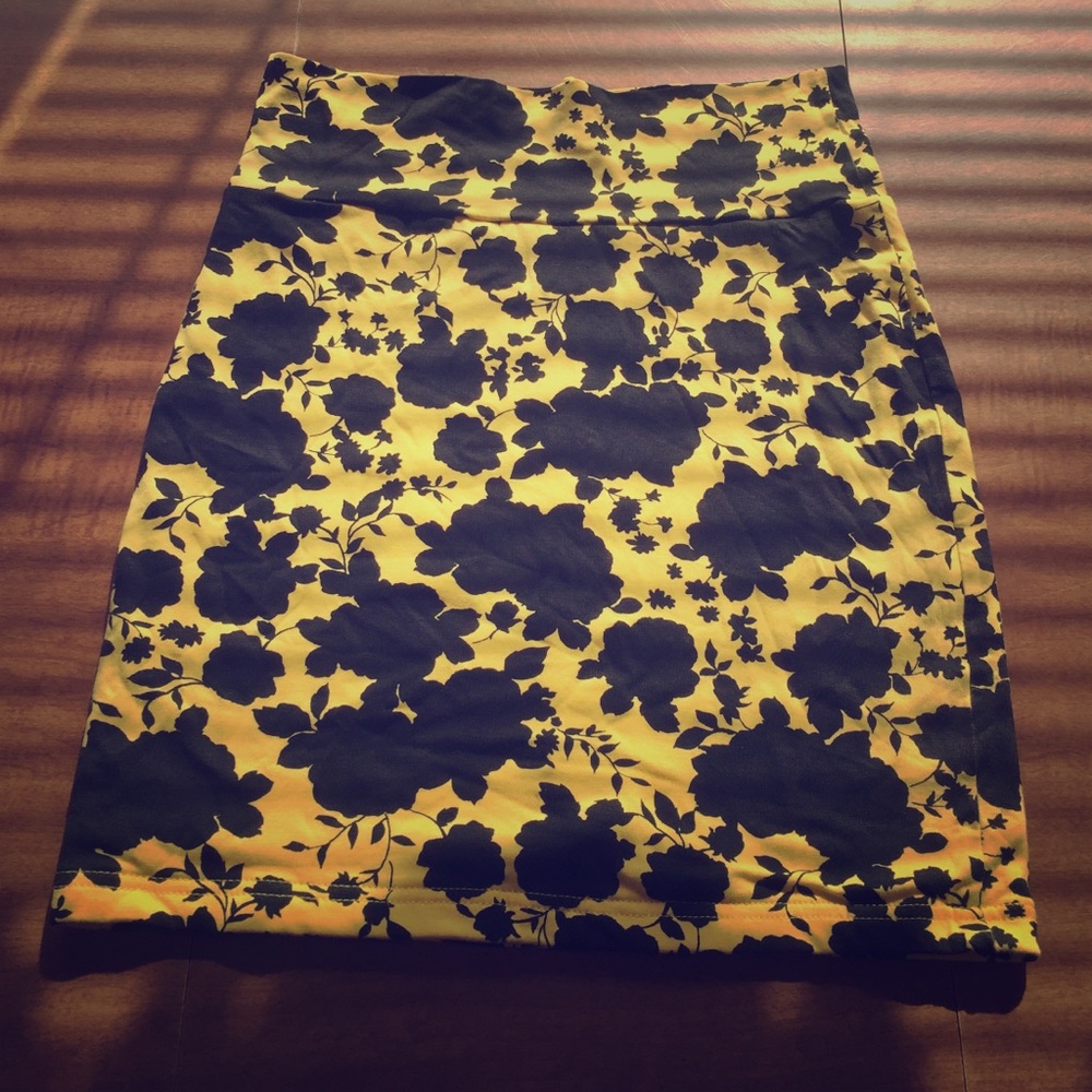 Yellow and black body con skirt