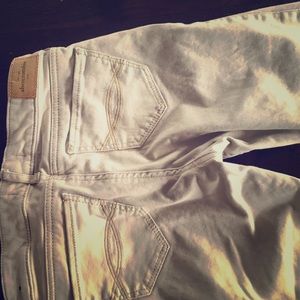 Abercrombie tan jeans💕