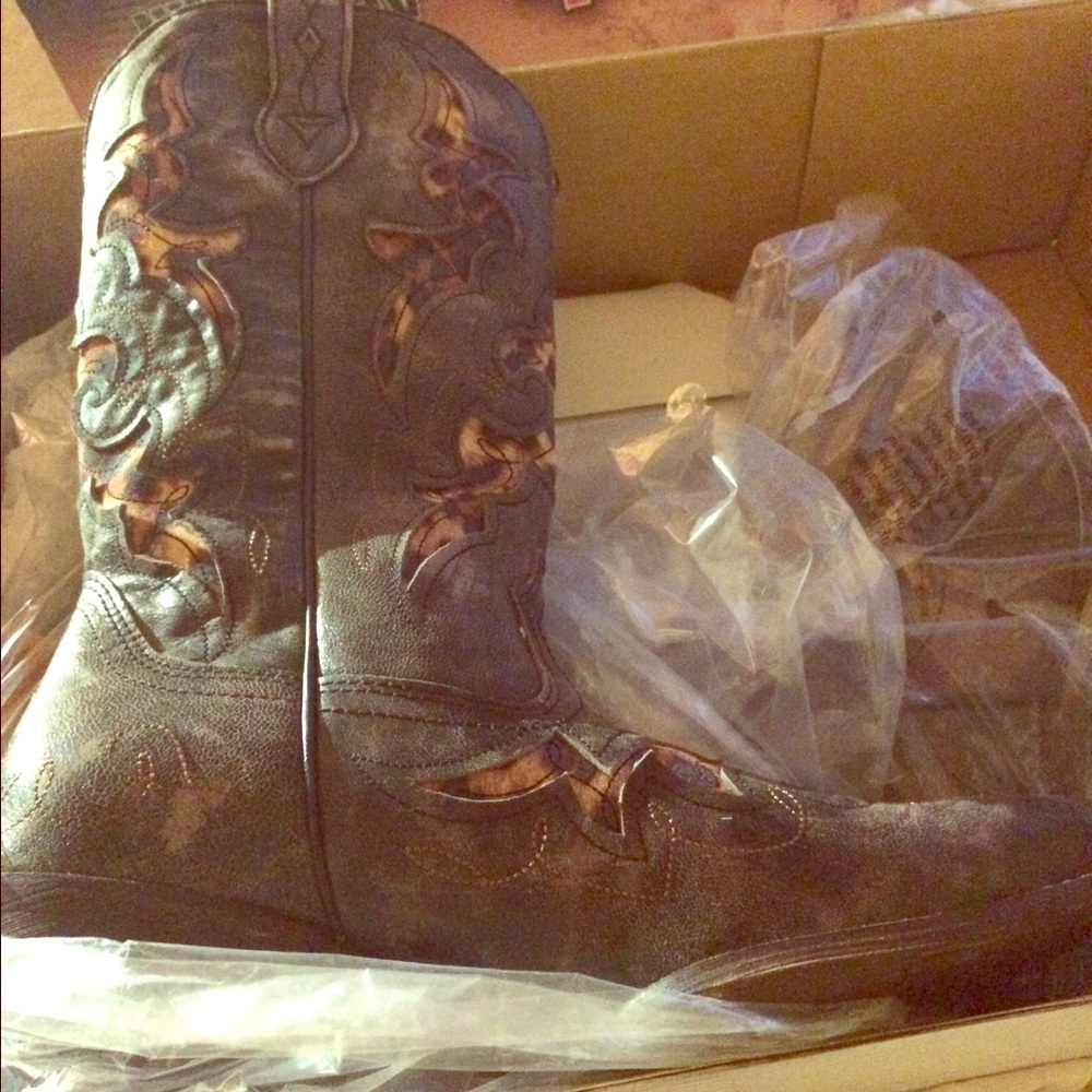 Women's brand new boots