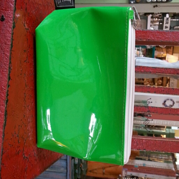 New Palm Tree Make Up Bag - Picture 2 of 2