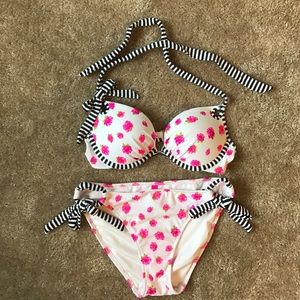 Super cute VS bikini. 34B top. M bottom.
