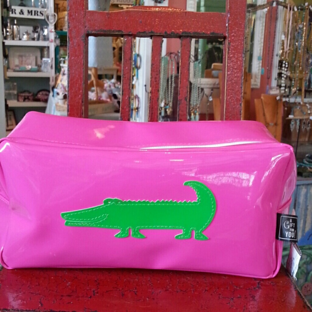 NWT Cosmetic Bag Gator Lover