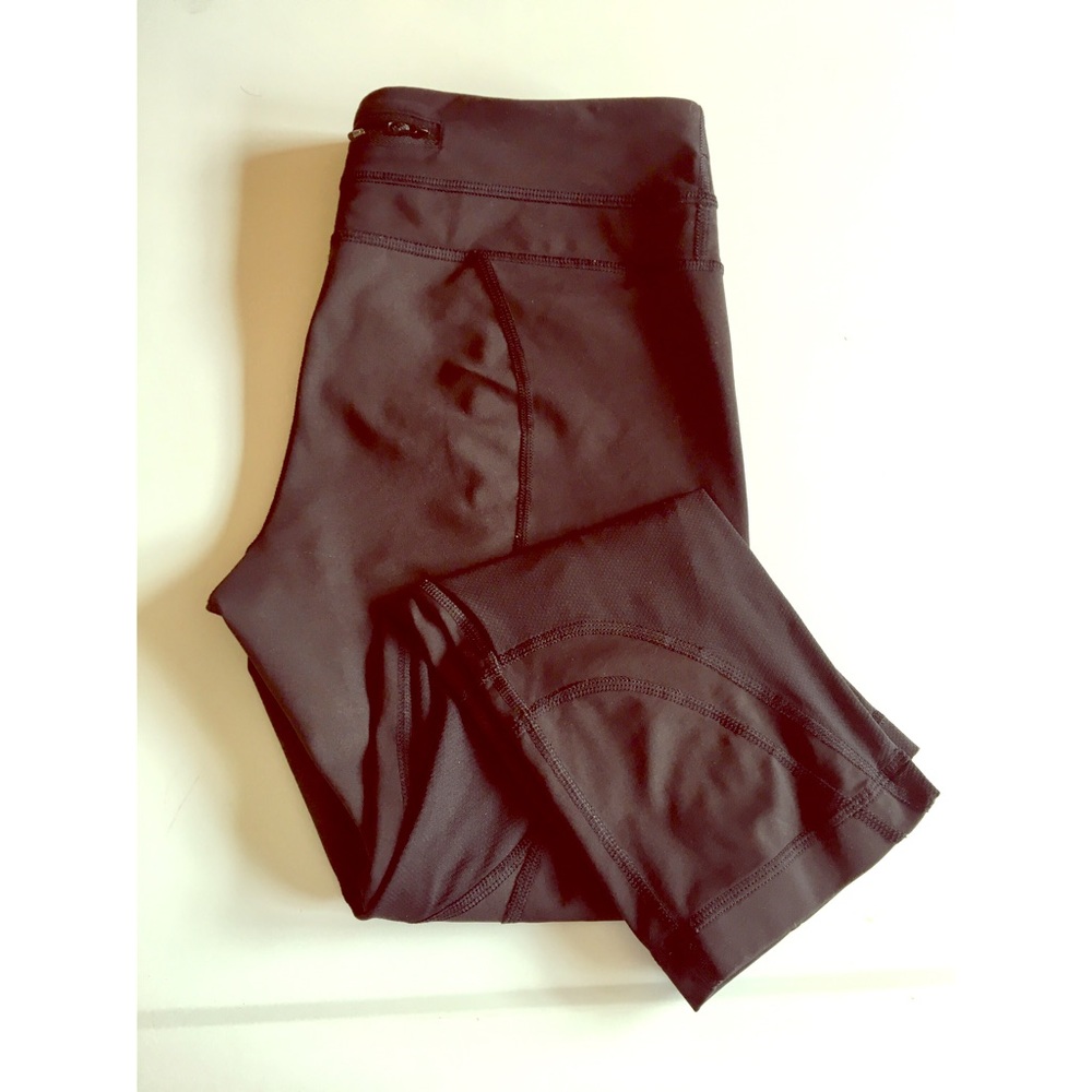 Lulu lemon black running crop size 8