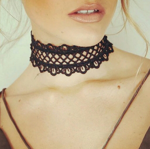 💋 SEDUCTIVE LACE CHOKER - Picture 2 of 3