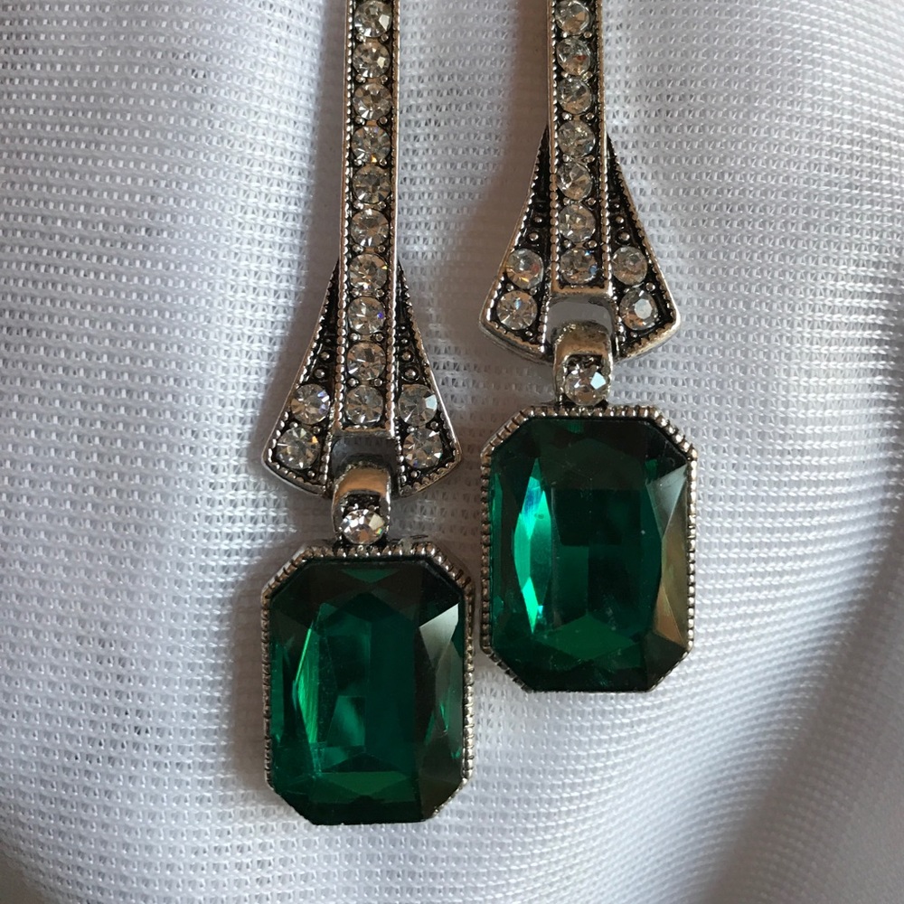 Last1πGREEN CRYSTAL HANGING EARRINGS - Picture 2 of 4