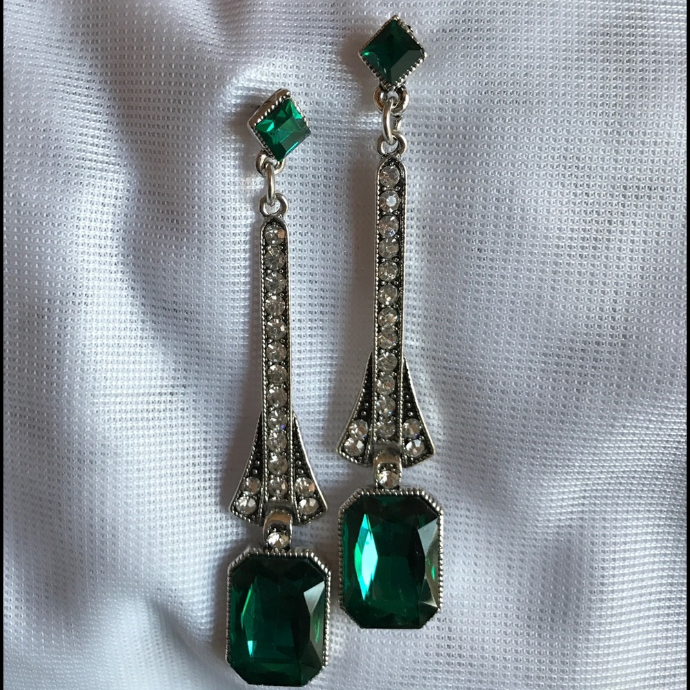 Last1πGREEN CRYSTAL HANGING EARRINGS - Picture 1 of 4