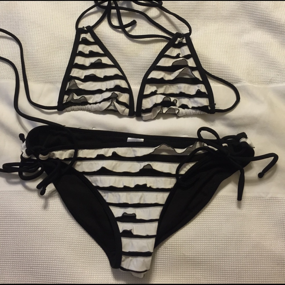 Black and white strip ruffle bikini