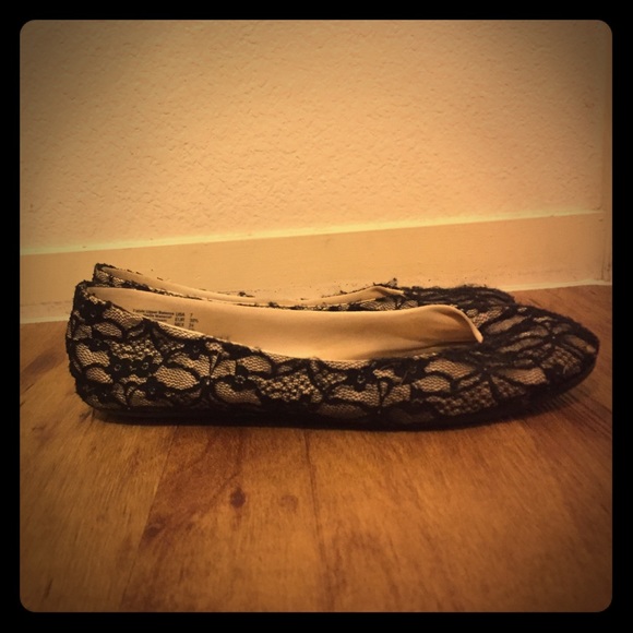 FREE Gold and Black Lace Flats - Picture 2 of 4