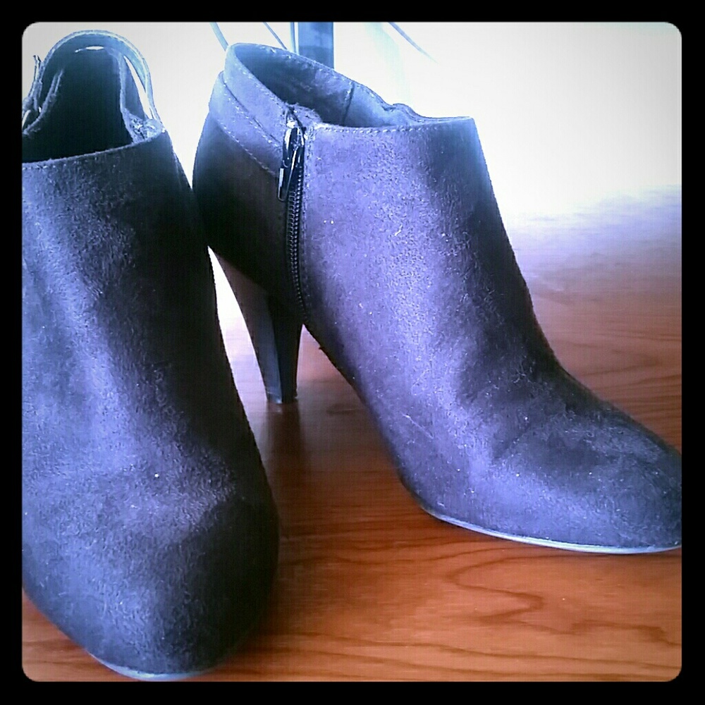 Comfort Plus Suede Ankle Booties size 7.5w