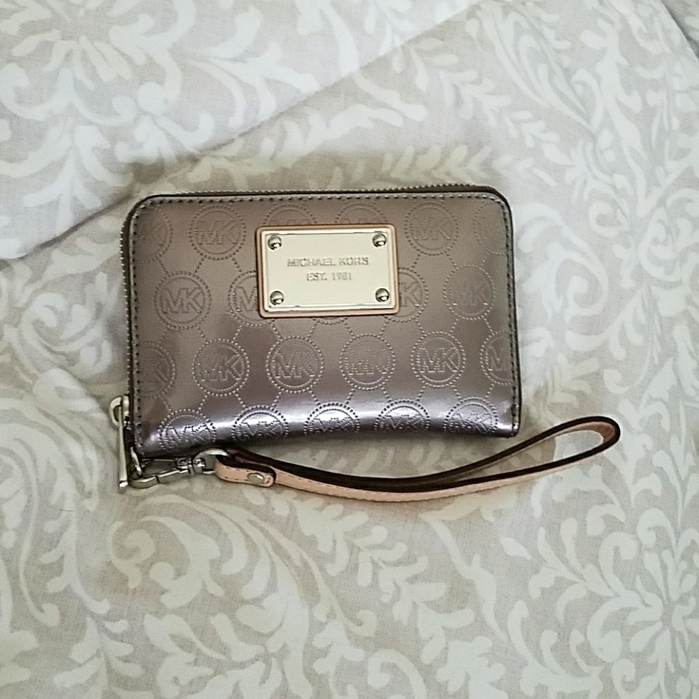 Michael Kors Jet Set multi function wristlet