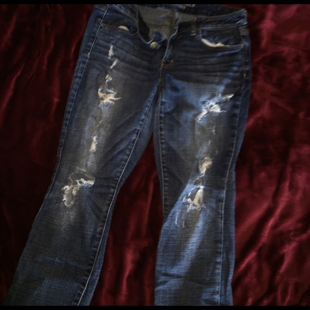 AMERICAN EAGLE RIPPED SKINNY JEANS