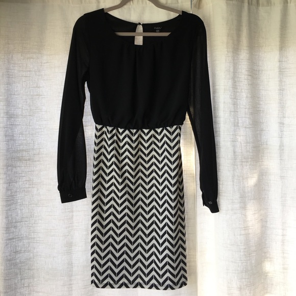 Dresses & Skirts - Black and chevron print dress