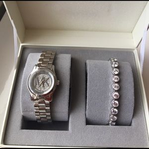 NEW Michael Kors Watch and Bracelet GIFT SET