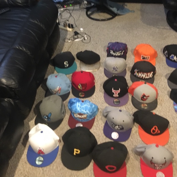 All snap backs and fitted hats - Picture 2 of 3