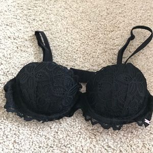 NEVER WORN LACE PUSH UP BRA!