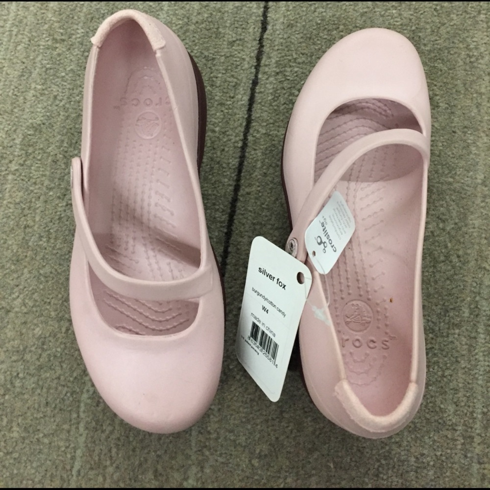 New Crocs with tag