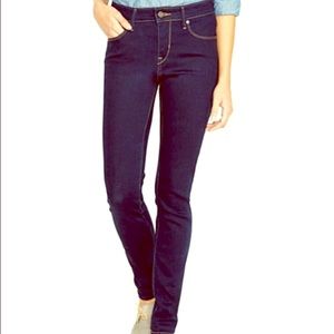 Levi Mid Rise Skinny Jeans