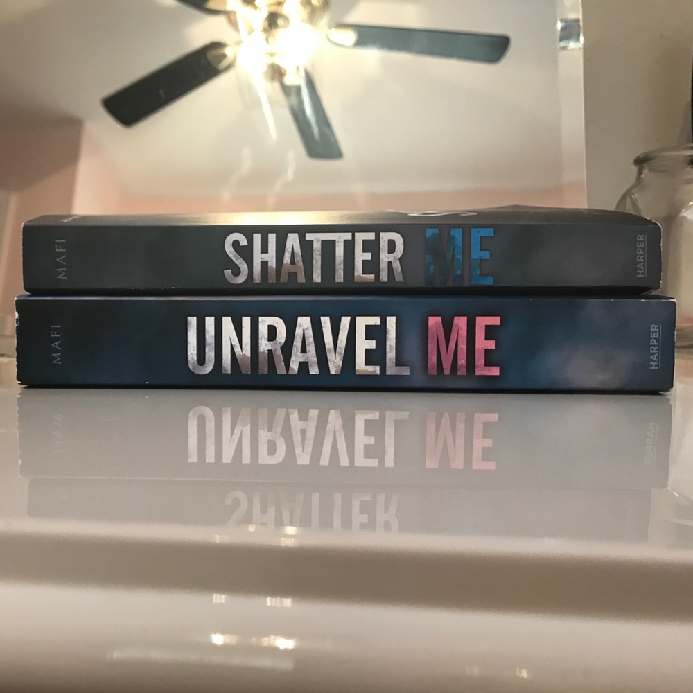Shatter Me & Unravel Me Books