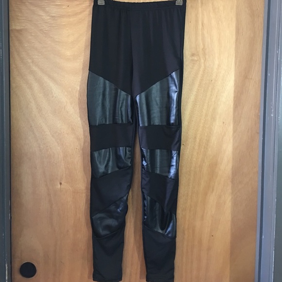 🔥Patchwork Faux Leather Leggings🔥 - Picture 2 of 4