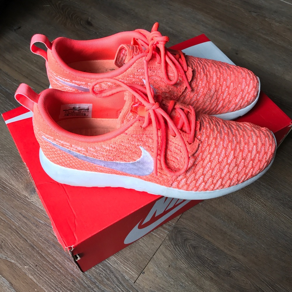 USED NIKE ROSHE RUN 8.5